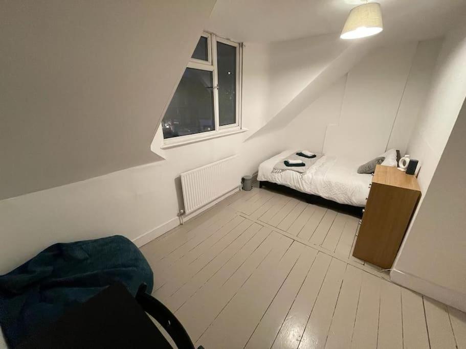 Stunning 2 Bedroom On Tower Bridge Londra Exterior foto