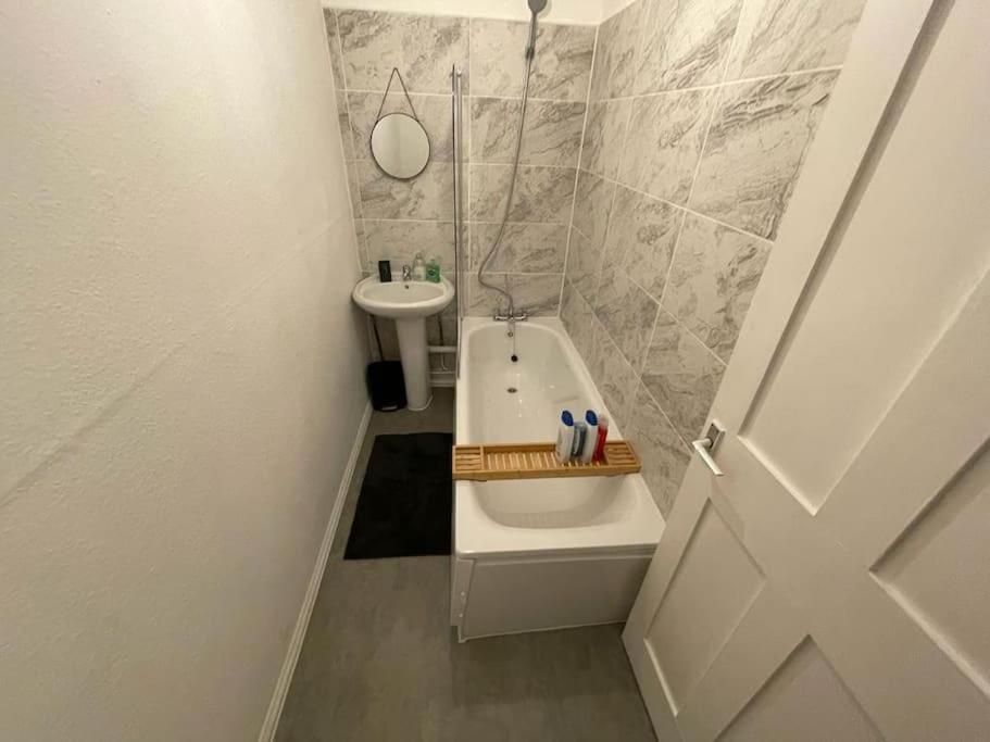 Stunning 2 Bedroom On Tower Bridge Londra Exterior foto