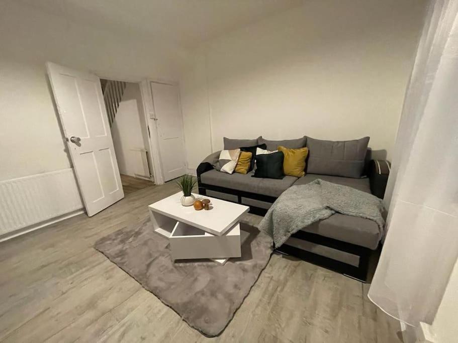 Stunning 2 Bedroom On Tower Bridge Londra Exterior foto