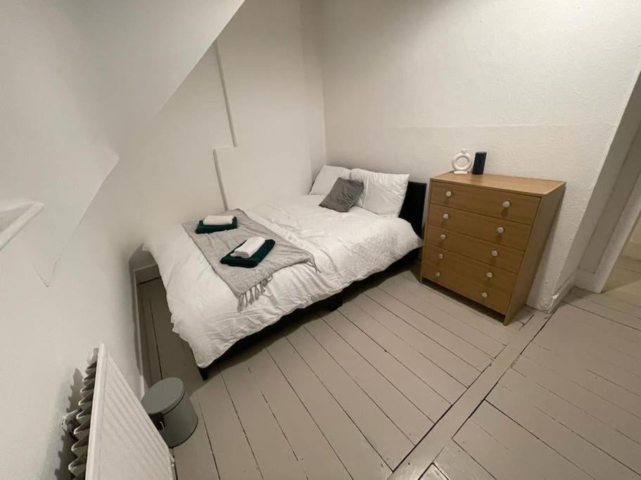 Stunning 2 Bedroom On Tower Bridge Londra Exterior foto