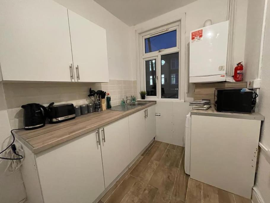 Stunning 2 Bedroom On Tower Bridge Londra Exterior foto
