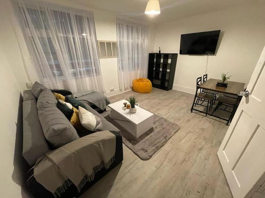 Stunning 2 Bedroom On Tower Bridge Londra Exterior foto