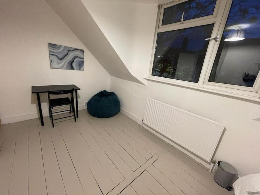 Stunning 2 Bedroom On Tower Bridge Londra Exterior foto