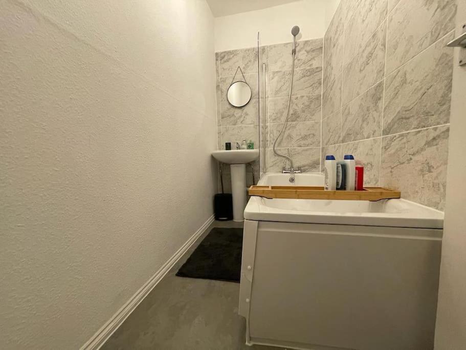 Stunning 2 Bedroom On Tower Bridge Londra Exterior foto