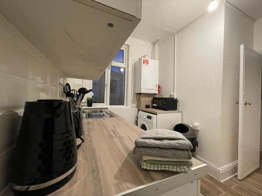 Stunning 2 Bedroom On Tower Bridge Londra Exterior foto