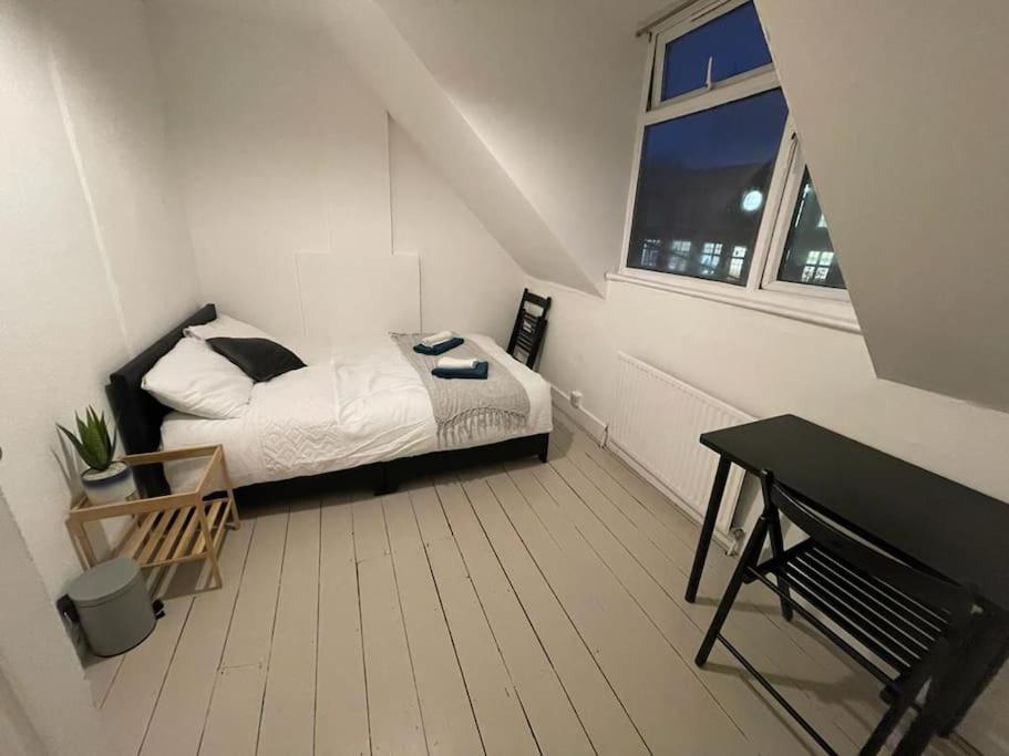 Stunning 2 Bedroom On Tower Bridge Londra Exterior foto