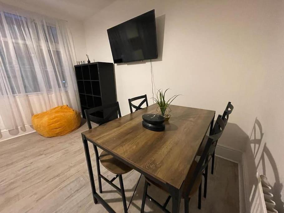 Stunning 2 Bedroom On Tower Bridge Londra Exterior foto