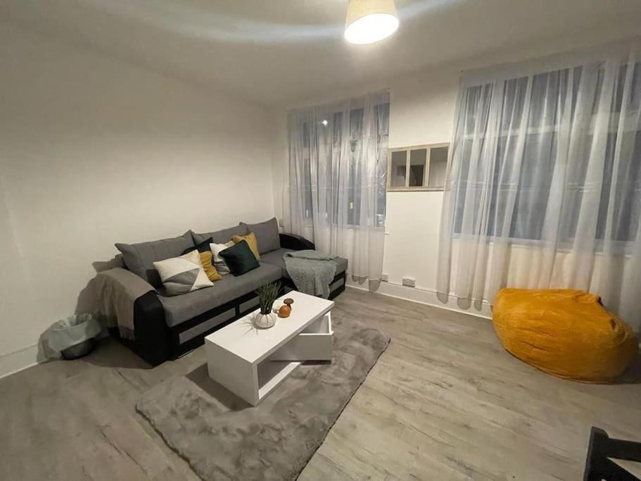 Stunning 2 Bedroom On Tower Bridge Londra Exterior foto